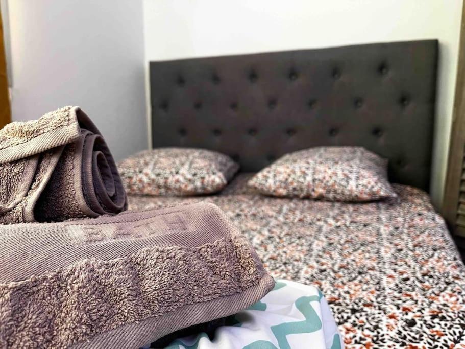 Parking + Piscine, Confort, Proche Aeroport & Apartment *