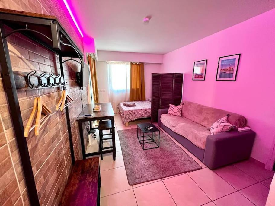 Apartment Parking + Piscine, Confort, Proche Aeroport & Saint-Laurent-du-Var