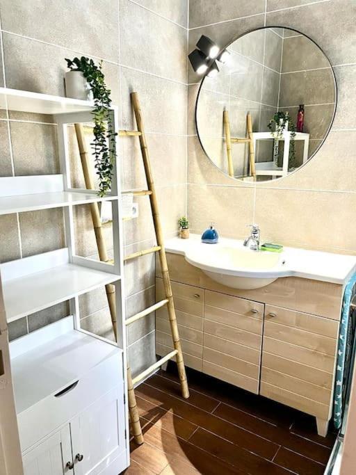 Apartment Parking + Piscine, Confort, Proche Aeroport & Saint-Laurent-du-Var